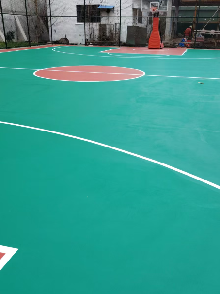 礼县 球场长期使用易出现地面开裂